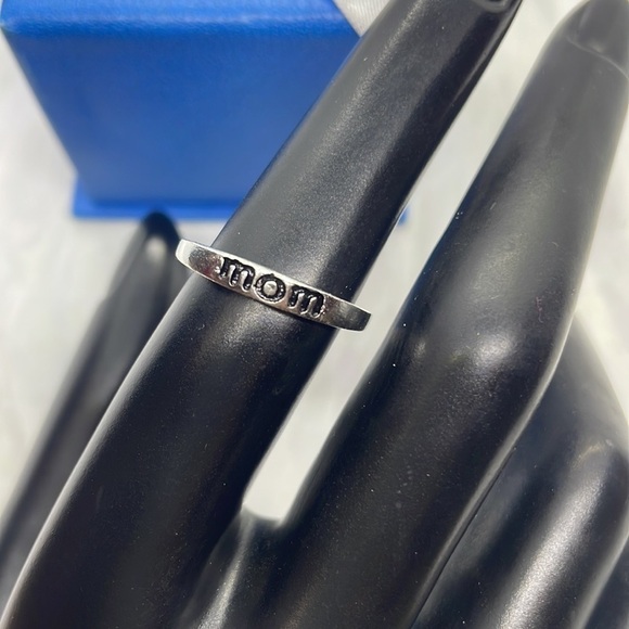 Silver “Mom” Engraved Band Ring - Picture 5 of 8